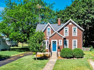 133 Center Cross St, Sycamore, IL 60178