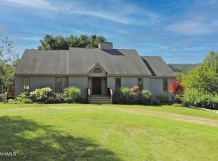 4 Hill Rd, Stockbridge, MA 01262