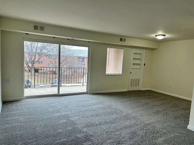 Edgewood Hill Apartments — Photo 7