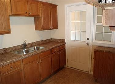 4th image of 1521 E 248th St