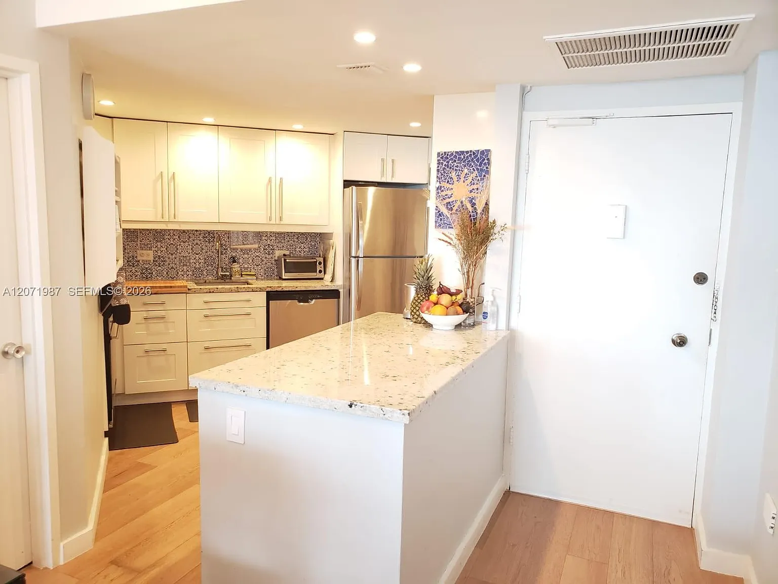 Four Ambassadors Condo Ph — Photo 4