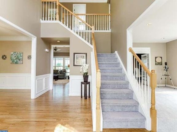 2nd image of 6 Thornbury Ln