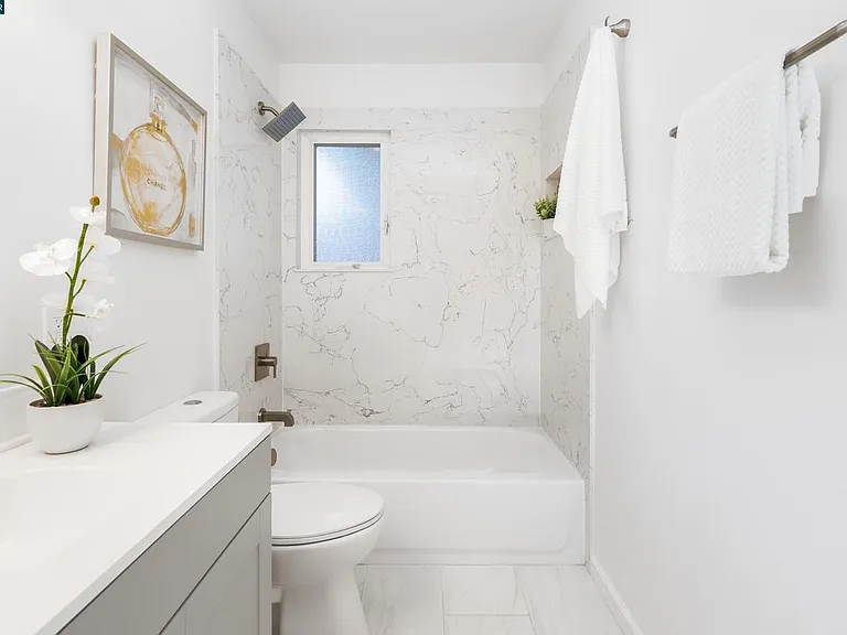 2255 Rockne Dr — Photo 8