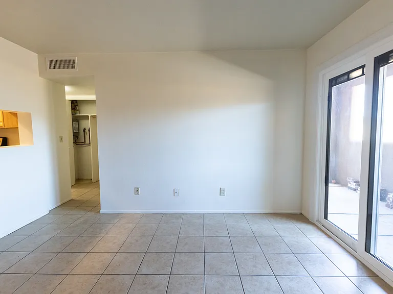 1810 E Blacklidge Dr #101 — Photo 9