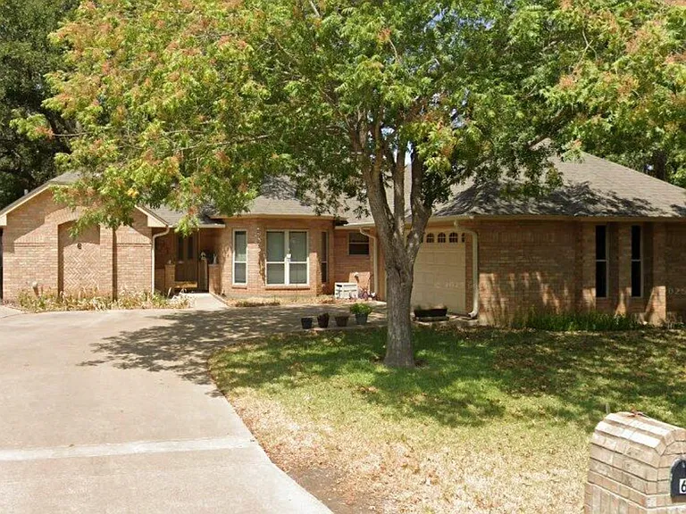 6 Saint Andrews Pl — Photo 1