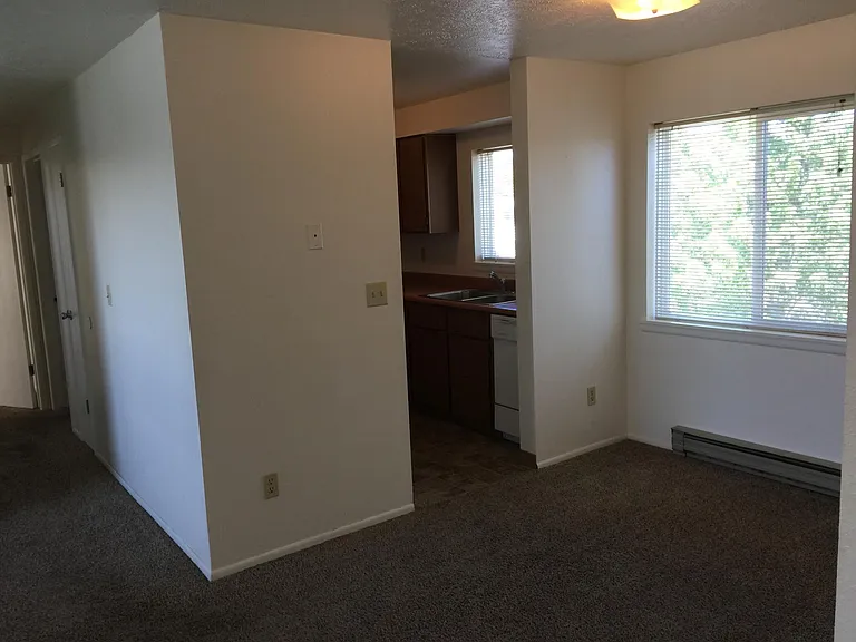 921 SE Klemgard St #F6 — Photo 3