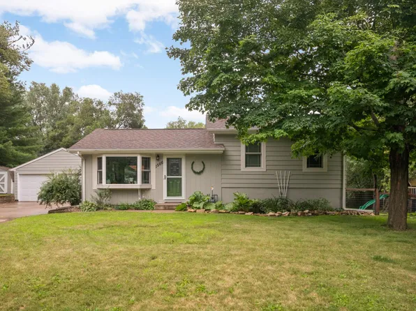 1566 Seneca Trl, White Bear Township, MN 55110