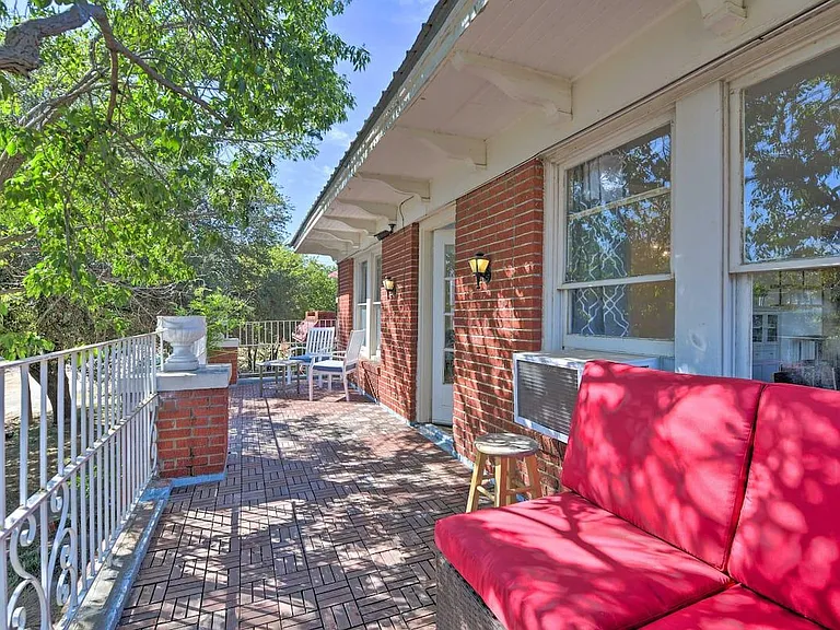 410 SW 4th Ave #C — Photo 3