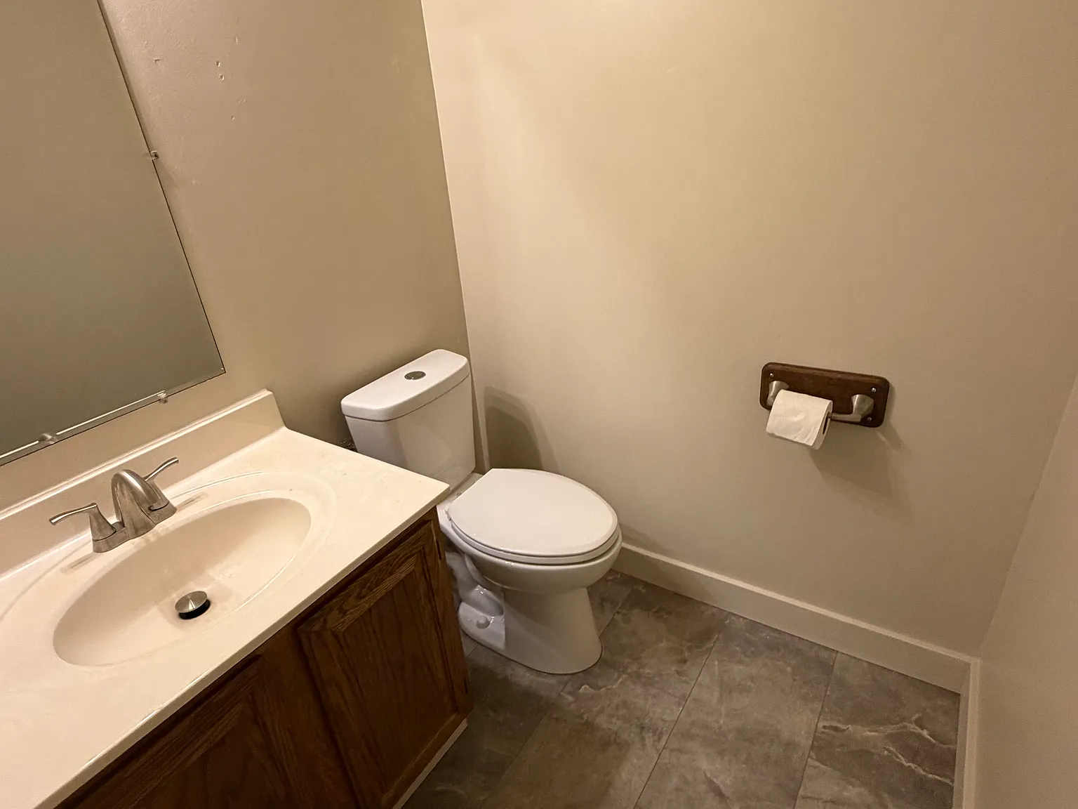 3 bed, 1.5 bath, 1200 sqft, $1,600 — Photo 3