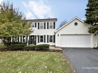 1432 Parkridge Dr, Crystal Lake, IL 60014