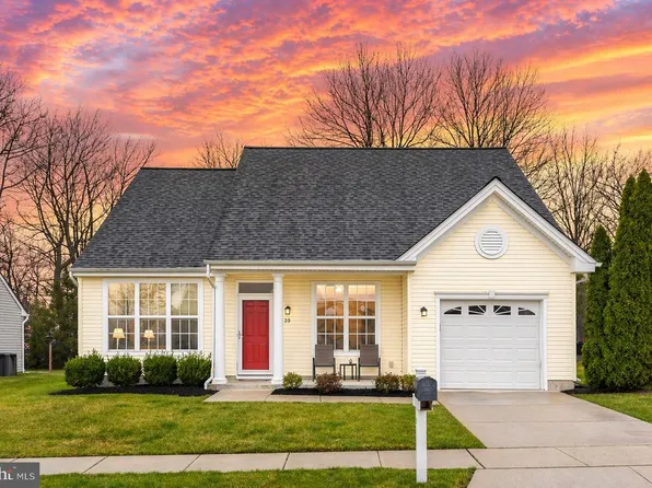 39 Meadowview Dr, Woodstown, NJ 08098