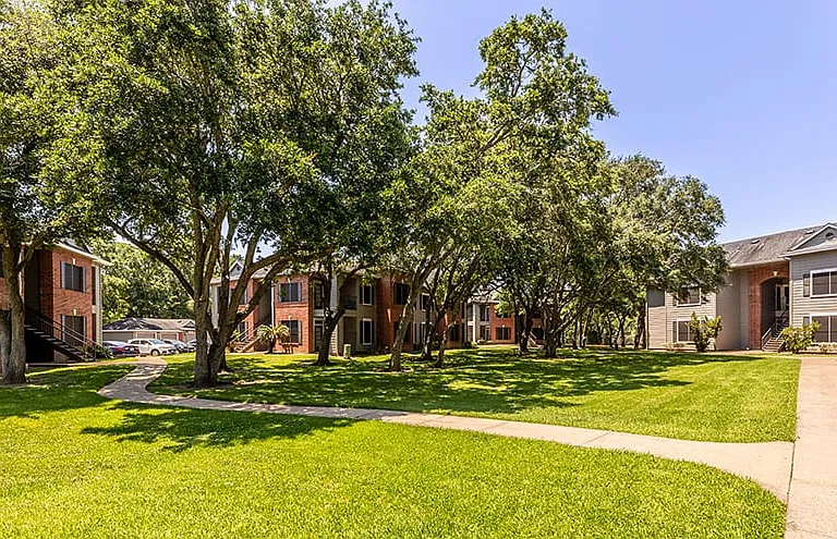 Trinity Oaks Apartment Homes — Photo 9