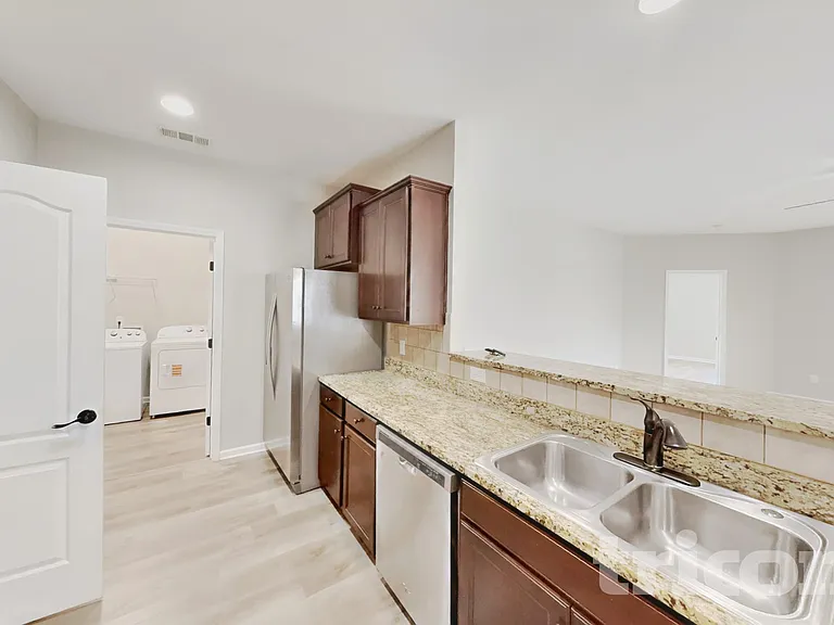 820 Mesa Verde Pl — Photo 7