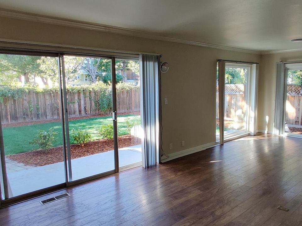 1st image of 800 University Ave APT 7