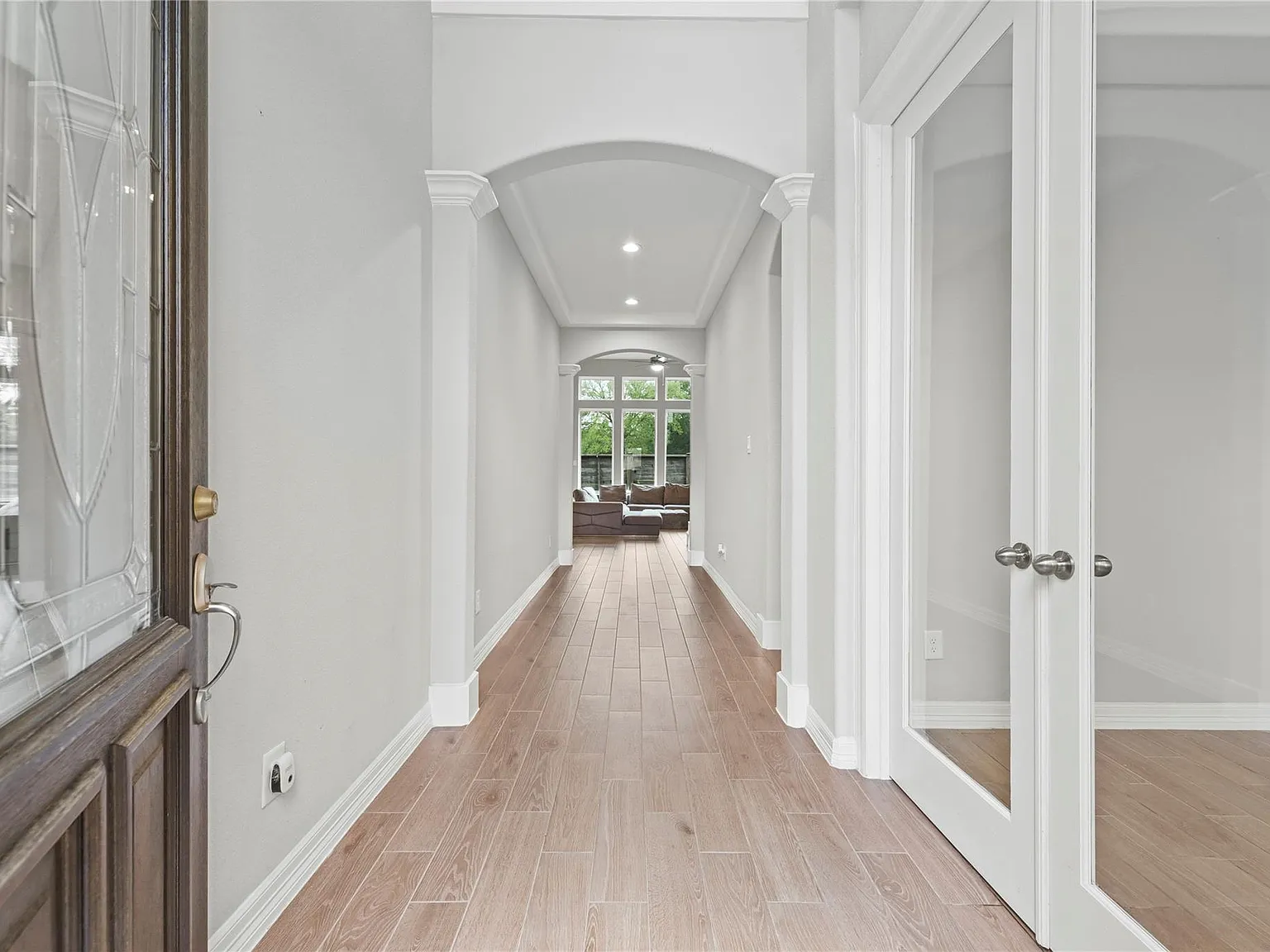 5 bed, 4.5 bath, 3596 sqft, $3,200 — Photo 3