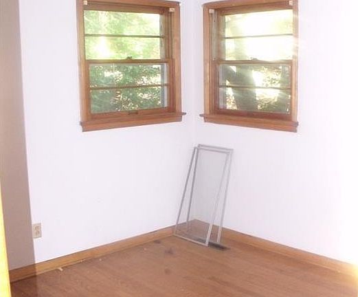 4th image of 838 Northeast Ave