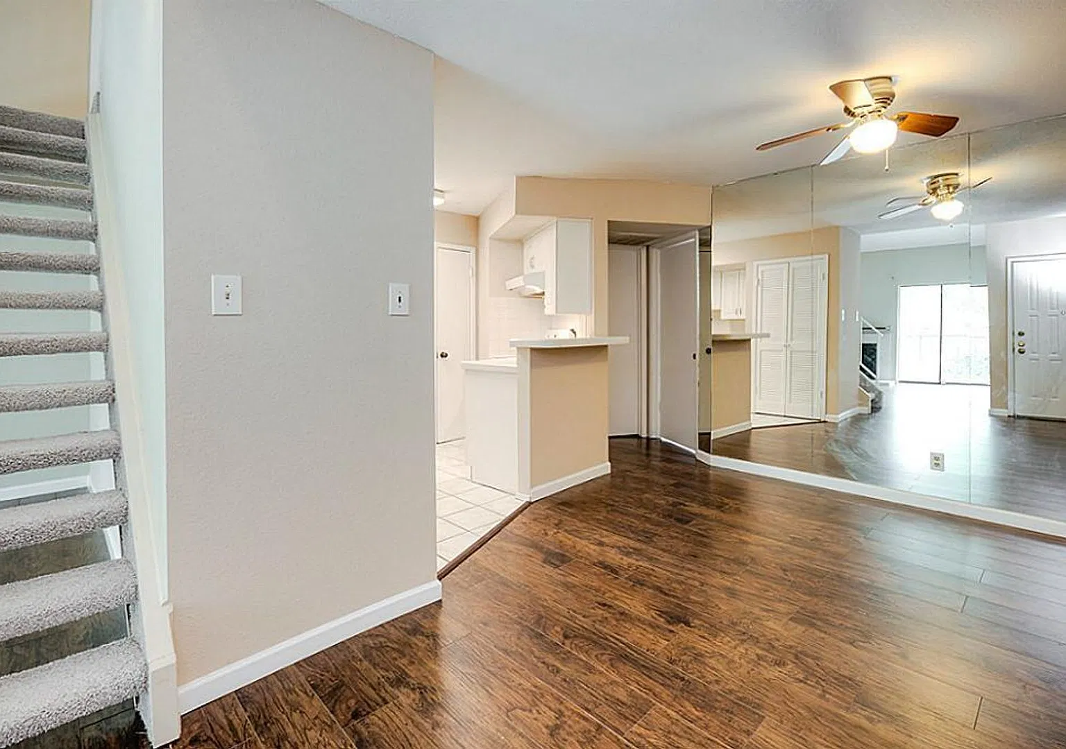 10811 Richmond Ave — Photo 2