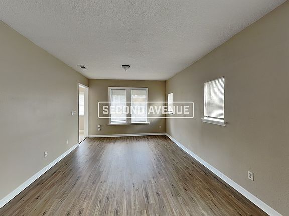 3rd image of 1740 N Myrtle Ave
