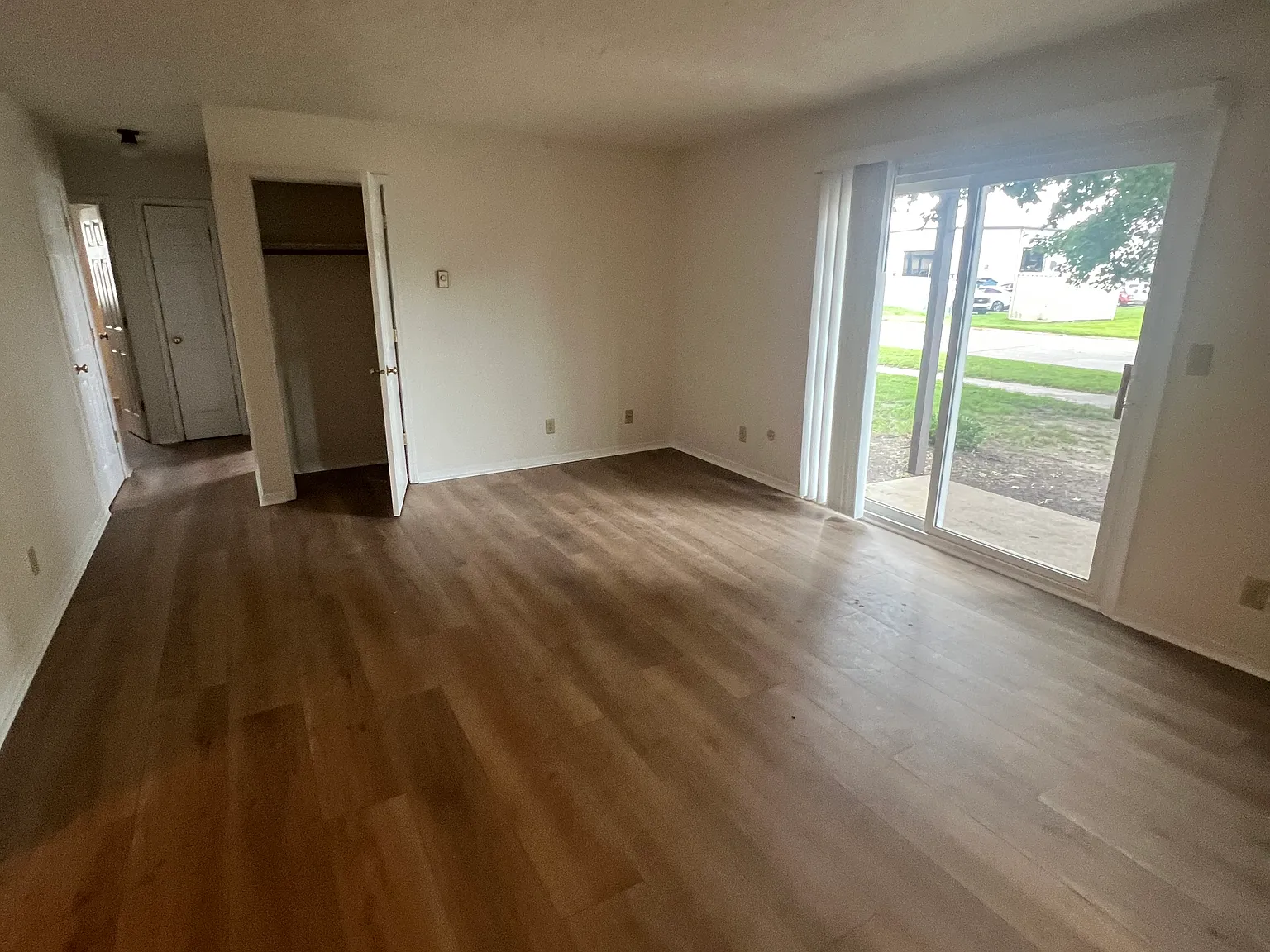 2 bed, 900 sqft, $1,400 — Photo 2