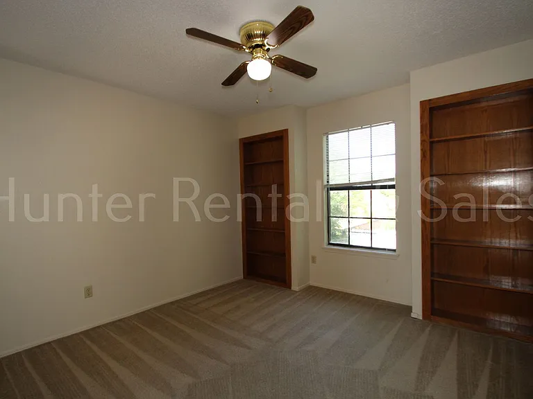 1905 Meadowbrook Dr — Photo 16