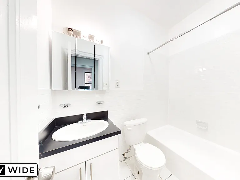 1045 Lexington Ave #3RN — Photo 4