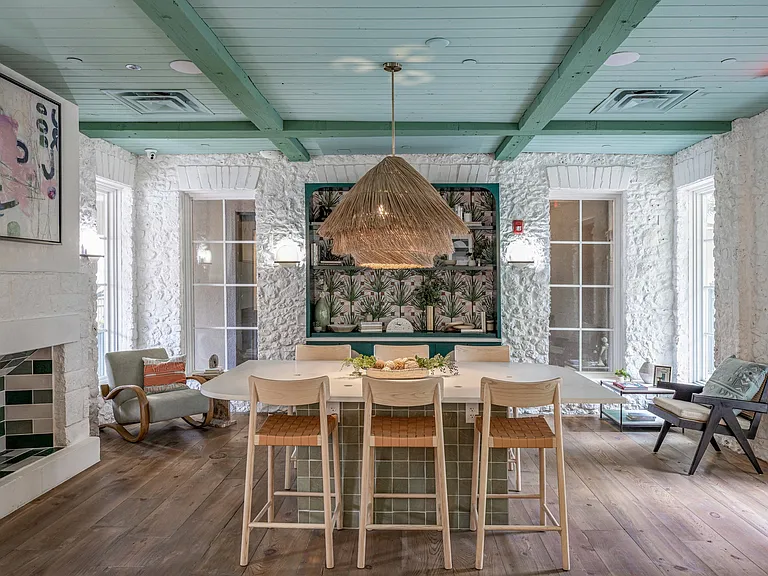 300_amenity_resident lounge (1)