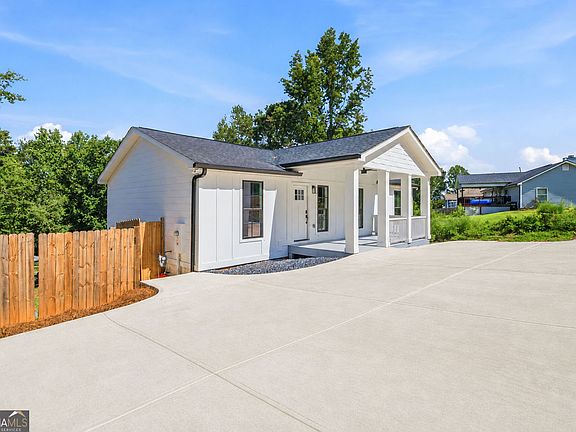 2nd image of 5875 Maple Creek Dr