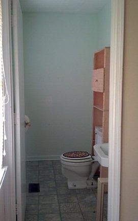 5th image of 104 S Elm St