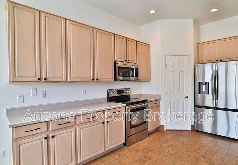 715 E Orchid Ln — Photo 12