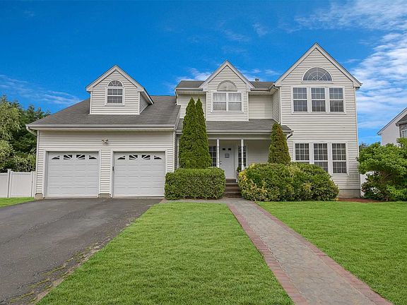 3rd image of 23 Brayton Ct S