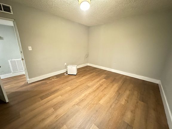 5th image of 1105 Sewanee Dr #7
