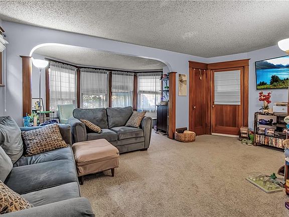 4th image of 111 Enola Ave