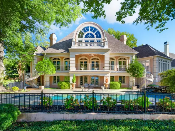 3300 Pointe South Cv, Memphis, TN 38125