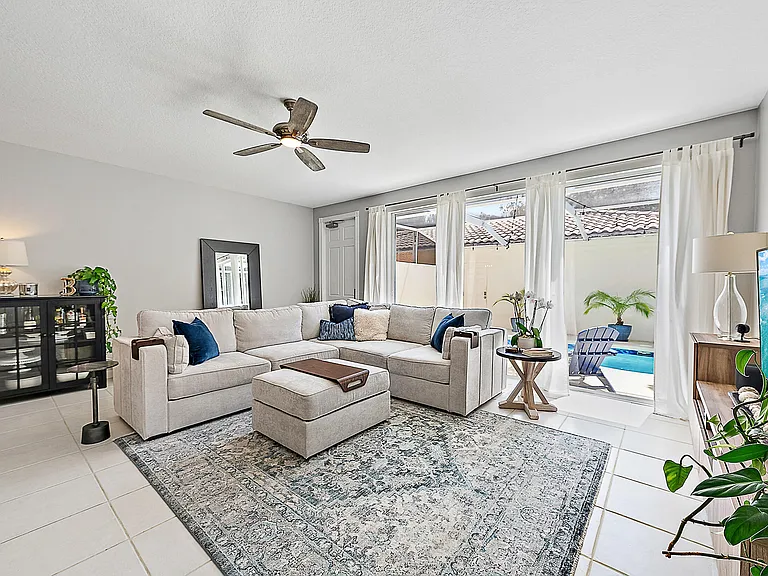 107 Rivinia Dr — Photo 3