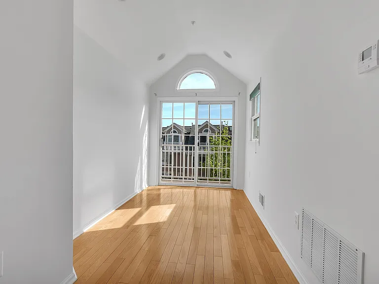 451 Albany Ct — Photo 25