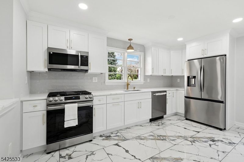 1st image of 8 Oak St