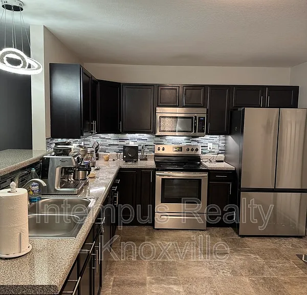 2419 E Glenwood Ave — Photo 7