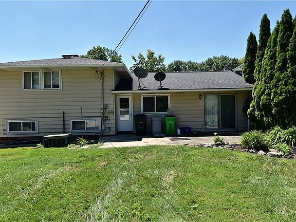 3rd image of 6633 Monterey Dr