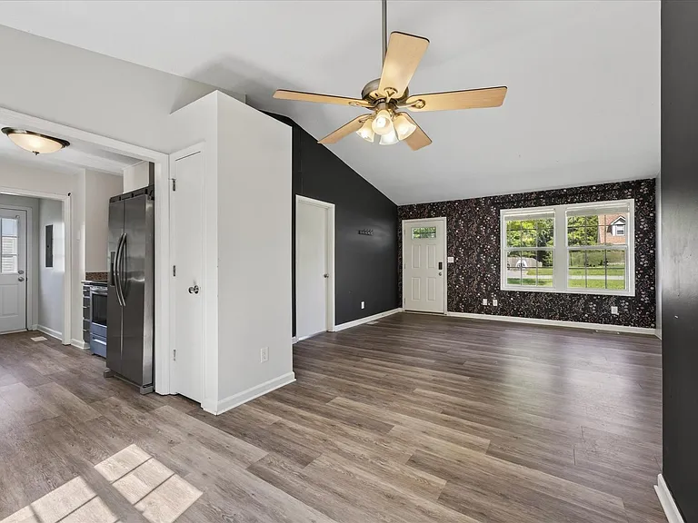 727 Acorn Dr — Photo 10
