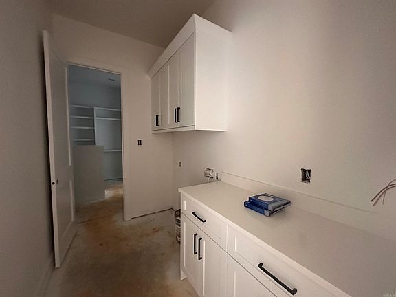 5th image of 6034 Majestic Waters Dr