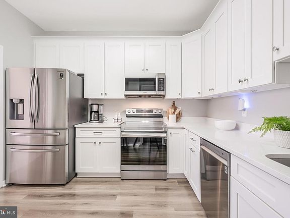 3rd image of 11564 Rolling Green Ct Unit 12/301B