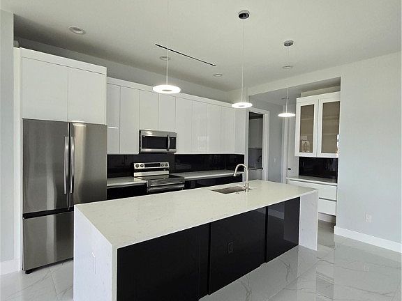 5th image of 708 NE Juanita Court Cpe