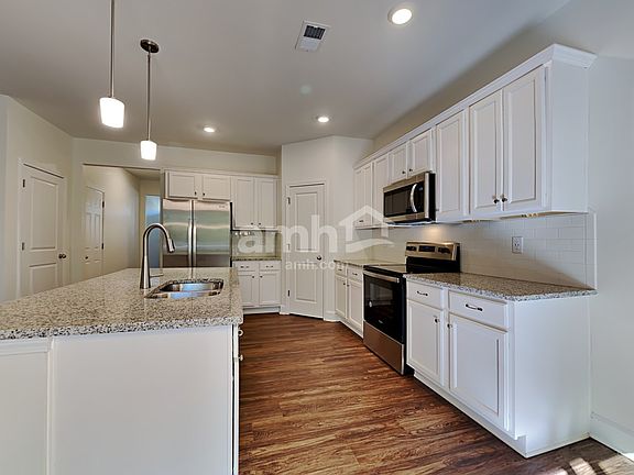 3rd image of 5005 Hudson Valley Dr