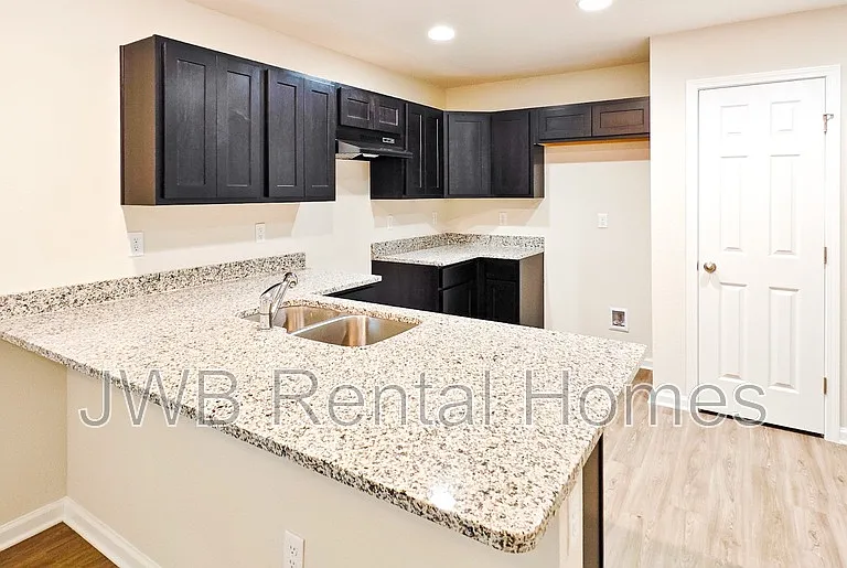11137 Pine St — Photo 2