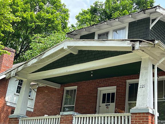 4th image of 221 S Washington Ave