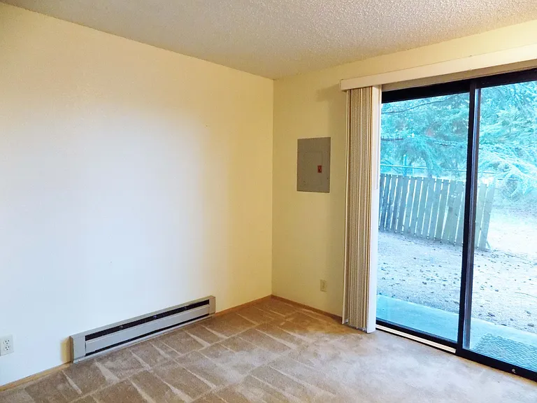 Woodside Condos "M" — Photo 16