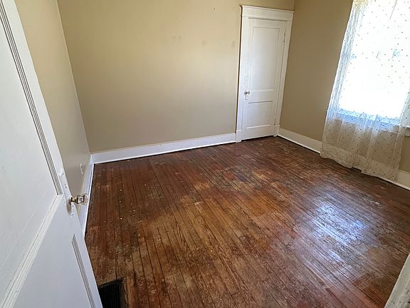 5th image of 799 Laurel Ave