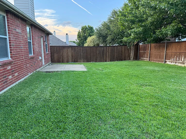 2313 Dalhart Trl — Photo 16