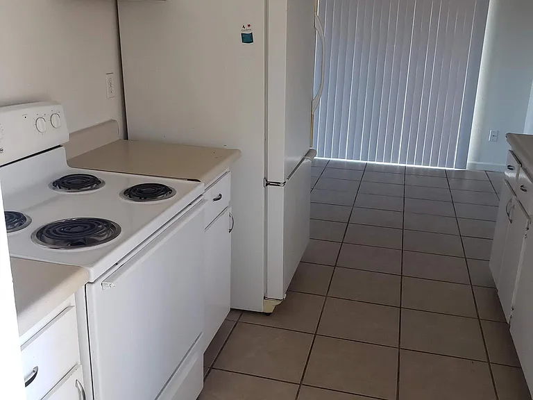 3245 Sanbury Cir — Photo 6