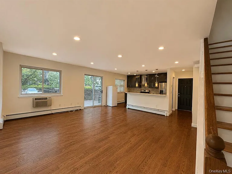 330 Central Park Ave #F8 — Photo 7